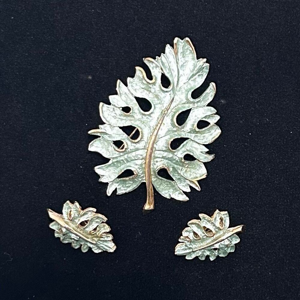 Vtg Signed Pat Pend Leaf Brooch & Clip-on Earrings Set Gold-tone Green Enamel
